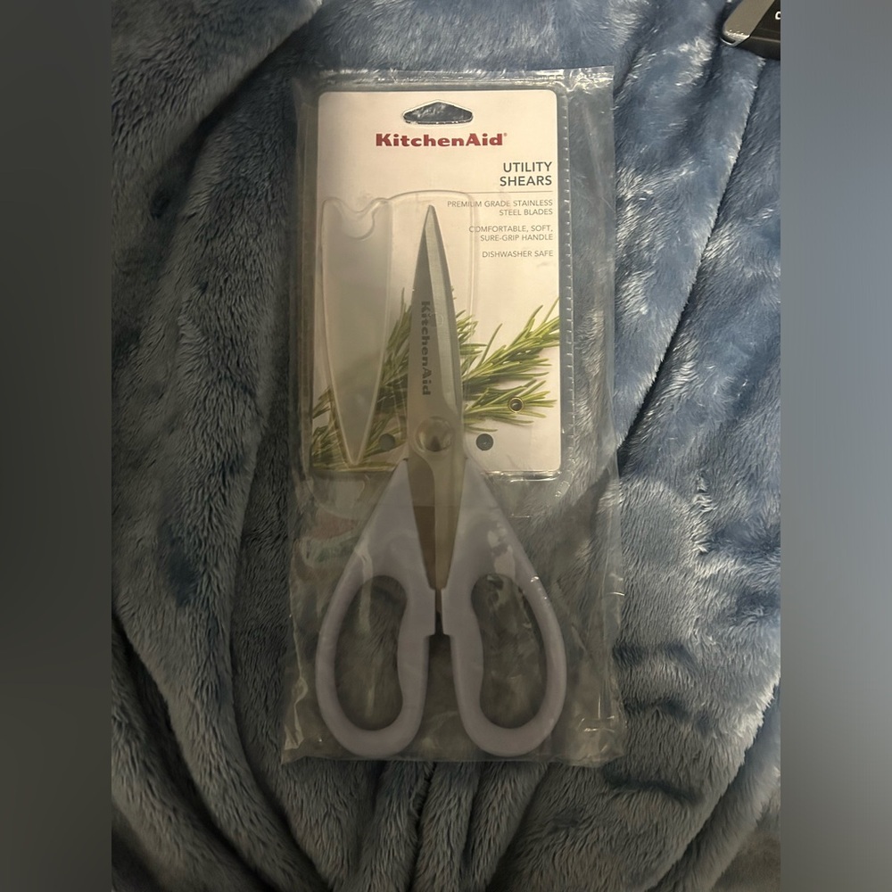 New in packaging kitchen aid scissors